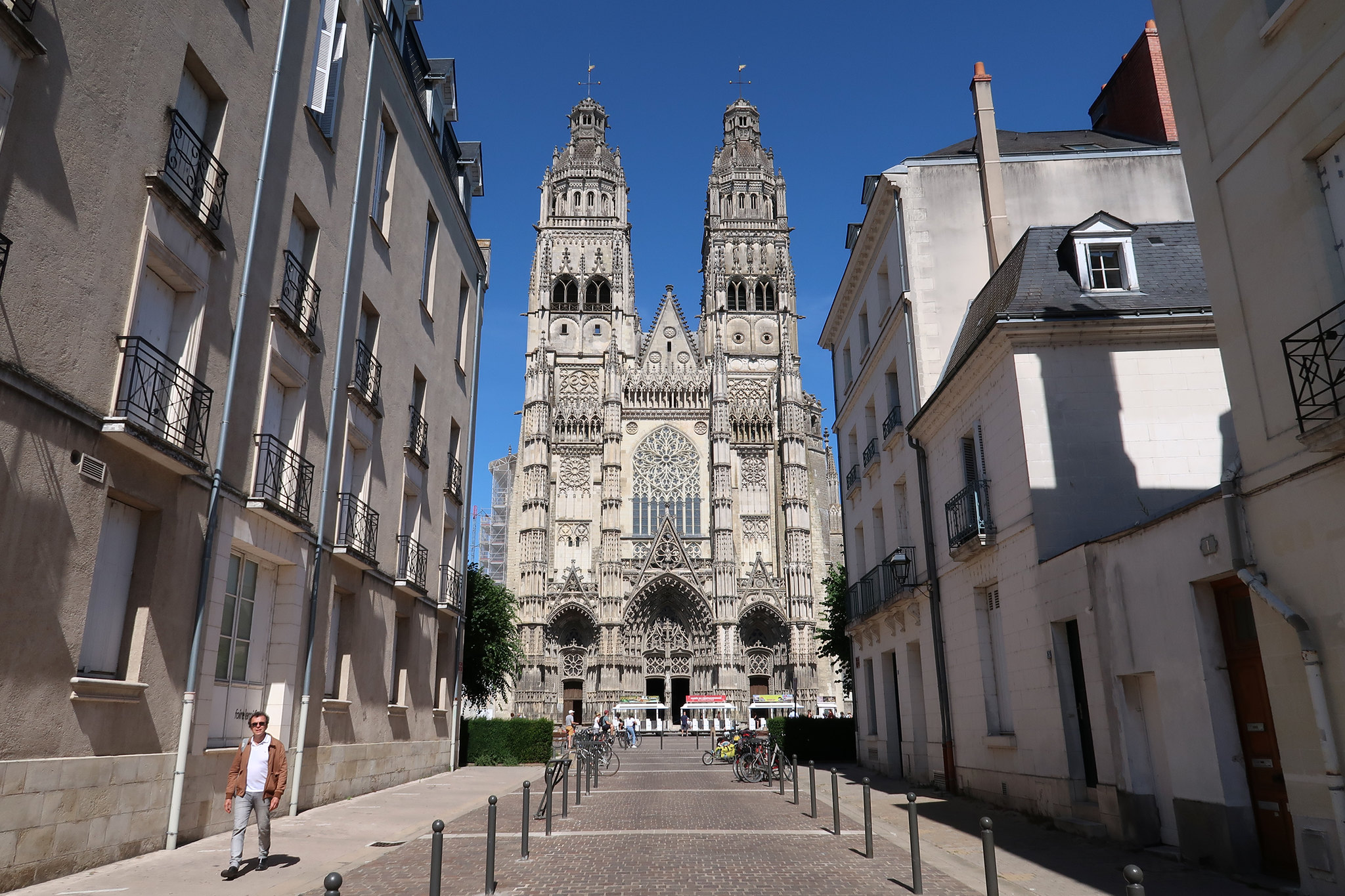 Photo de la façade de la Cathédrale Saint-Gatien
